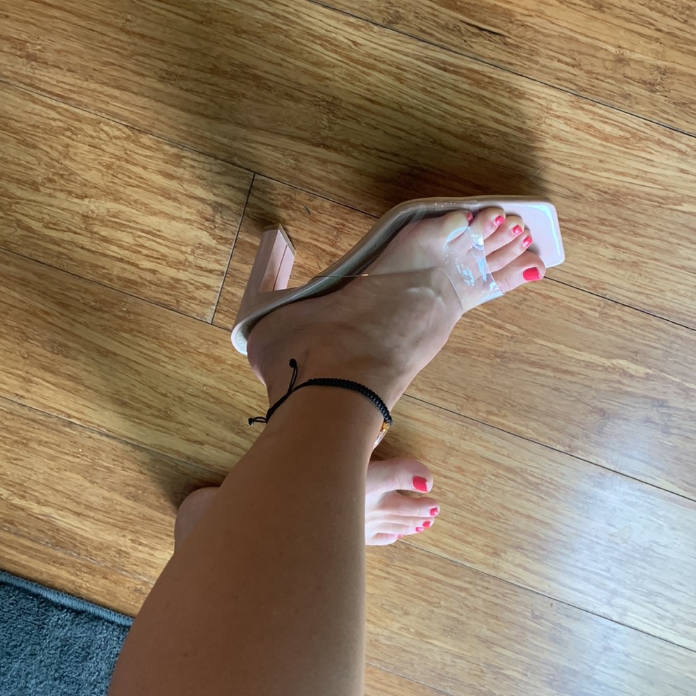 Heels - Picture 4 of 4